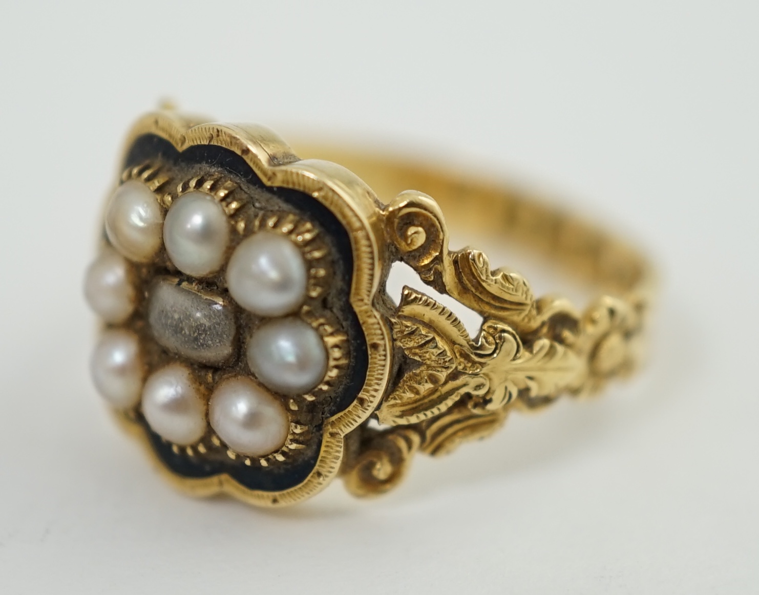 A William IV 18ct gold, split pearl and enamel mourning ring